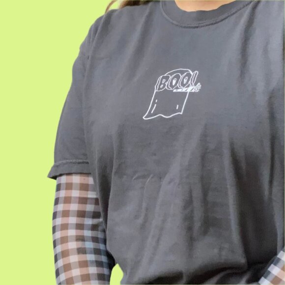 Inner Thoughts Ghost Party "Boo!" Charcoal Grey Tee Shirt - Picture 5 of 6